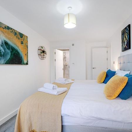 St Martins House Luxury 2 Bedroom Apartments Ruislip By 360Stays Eksteriør bilde