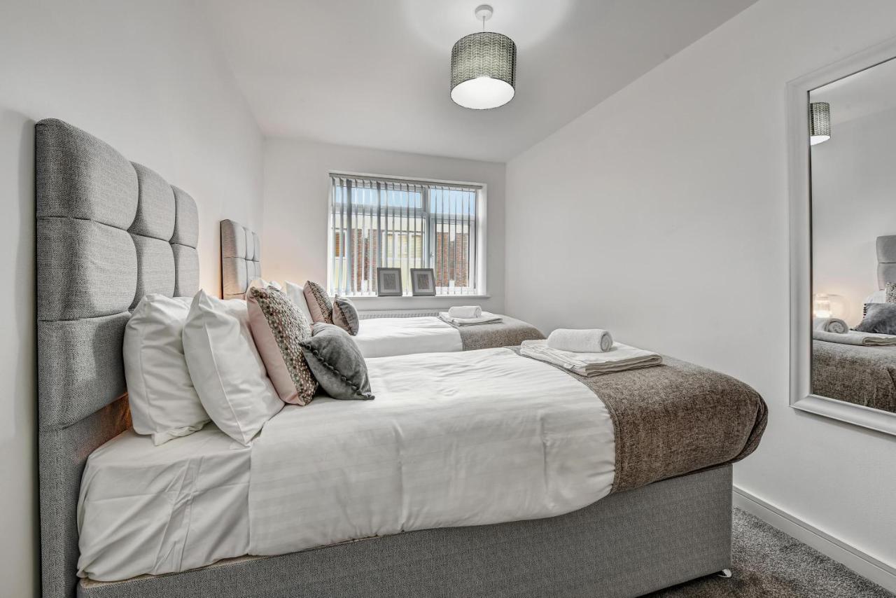 St Martins House Luxury 2 Bedroom Apartments Ruislip By 360Stays Eksteriør bilde