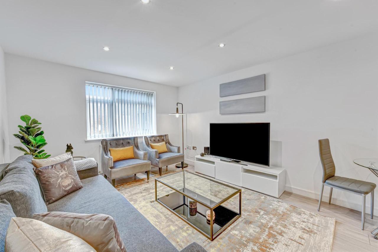 St Martins House Luxury 2 Bedroom Apartments Ruislip By 360Stays Eksteriør bilde