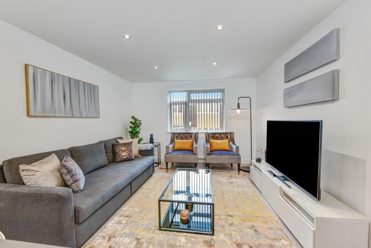 St Martins House Luxury 2 Bedroom Apartments Ruislip By 360Stays Eksteriør bilde