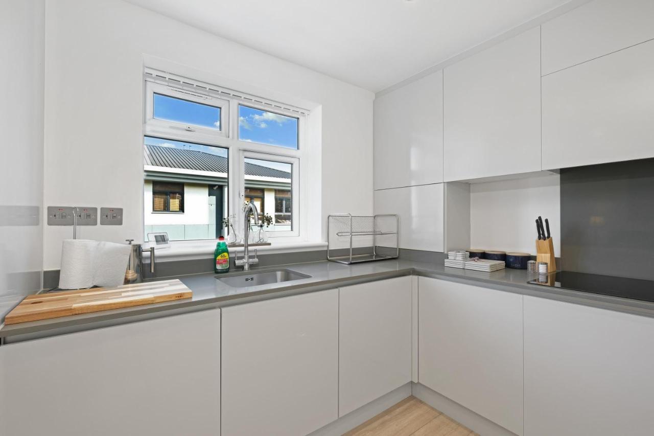 St Martins House Luxury 2 Bedroom Apartments Ruislip By 360Stays Eksteriør bilde