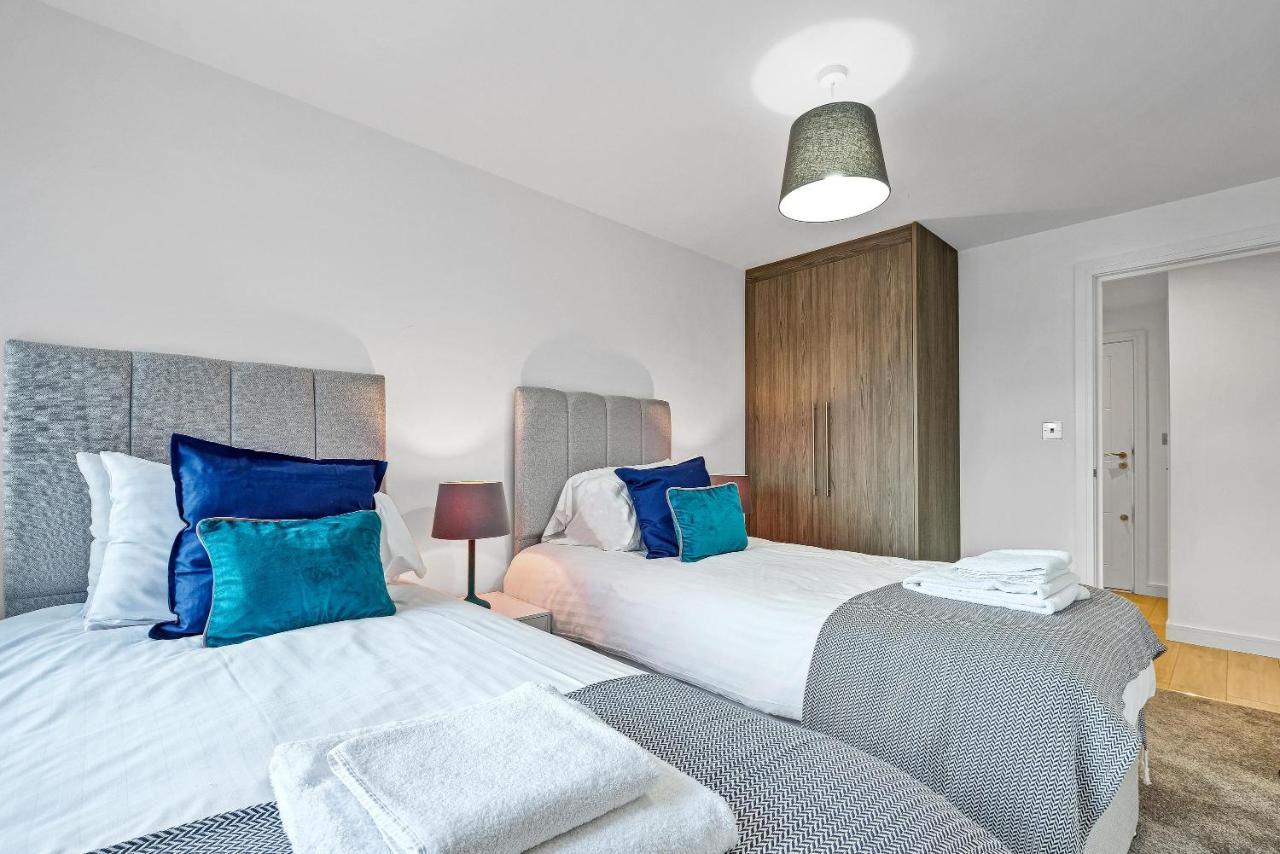 St Martins House Luxury 2 Bedroom Apartments Ruislip By 360Stays Eksteriør bilde