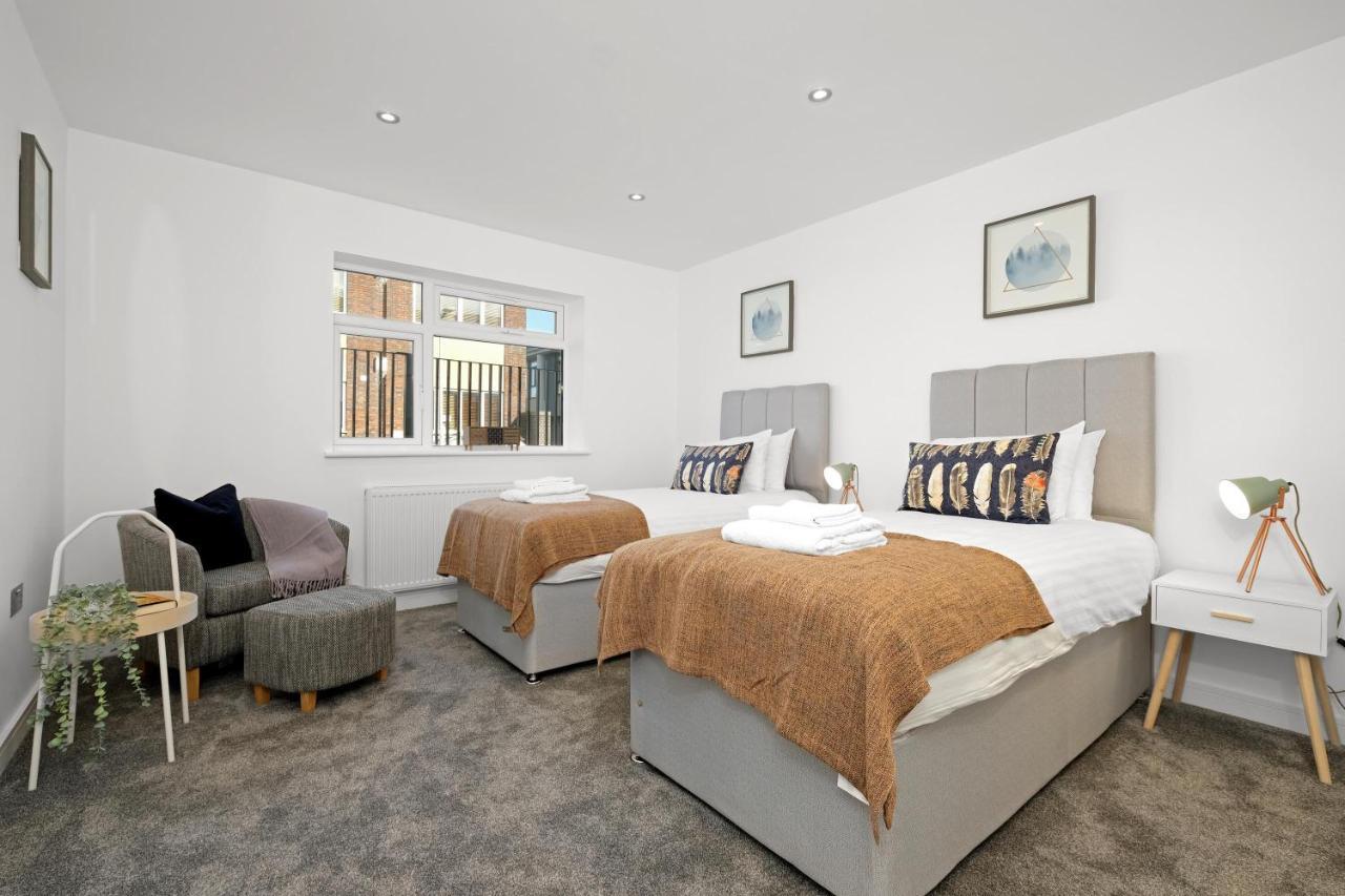 St Martins House Luxury 2 Bedroom Apartments Ruislip By 360Stays Eksteriør bilde