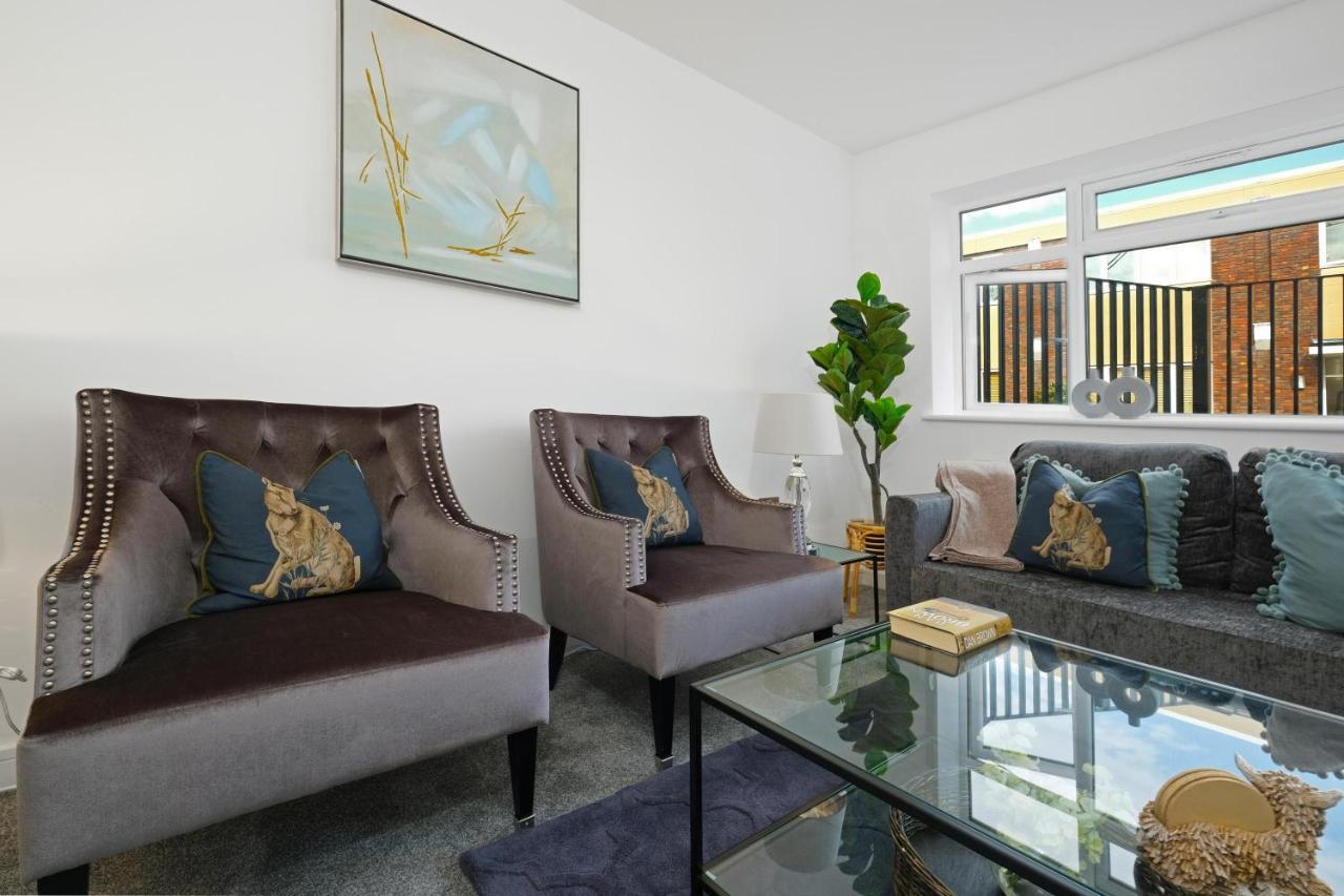 St Martins House Luxury 2 Bedroom Apartments Ruislip By 360Stays Eksteriør bilde