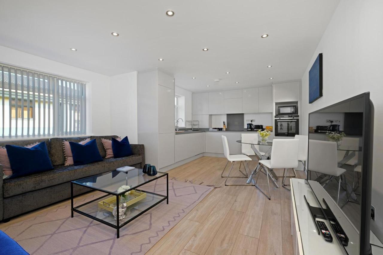 St Martins House Luxury 2 Bedroom Apartments Ruislip By 360Stays Eksteriør bilde