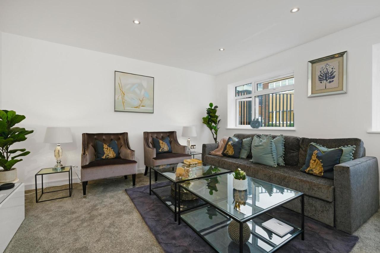 St Martins House Luxury 2 Bedroom Apartments Ruislip By 360Stays Eksteriør bilde