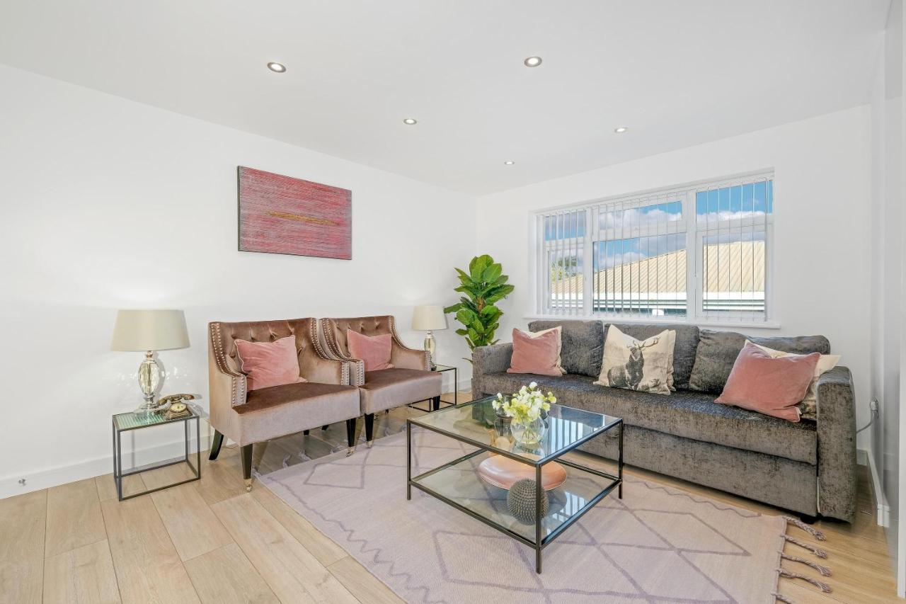 St Martins House Luxury 2 Bedroom Apartments Ruislip By 360Stays Eksteriør bilde