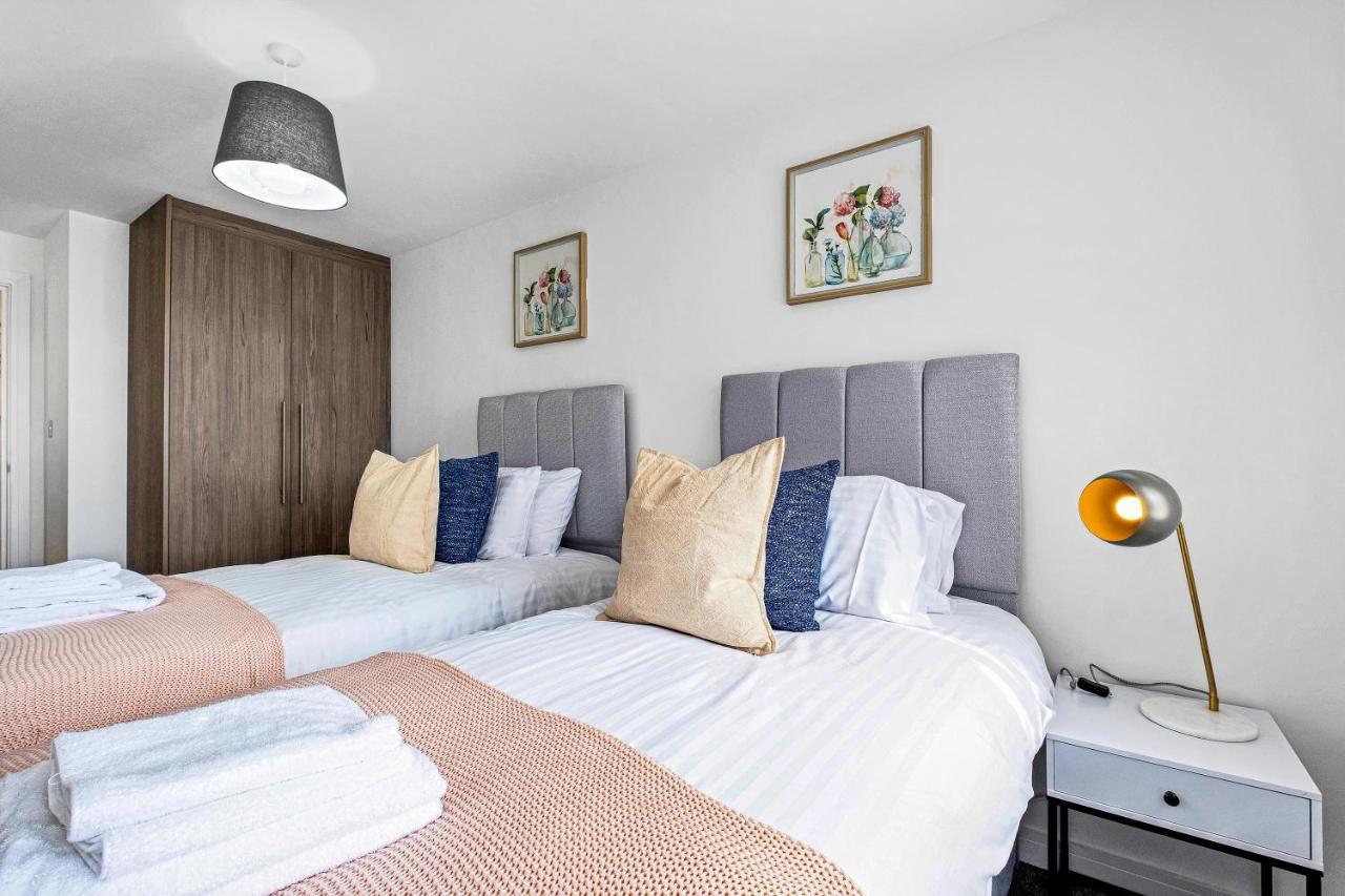 St Martins House Luxury 2 Bedroom Apartments Ruislip By 360Stays Eksteriør bilde