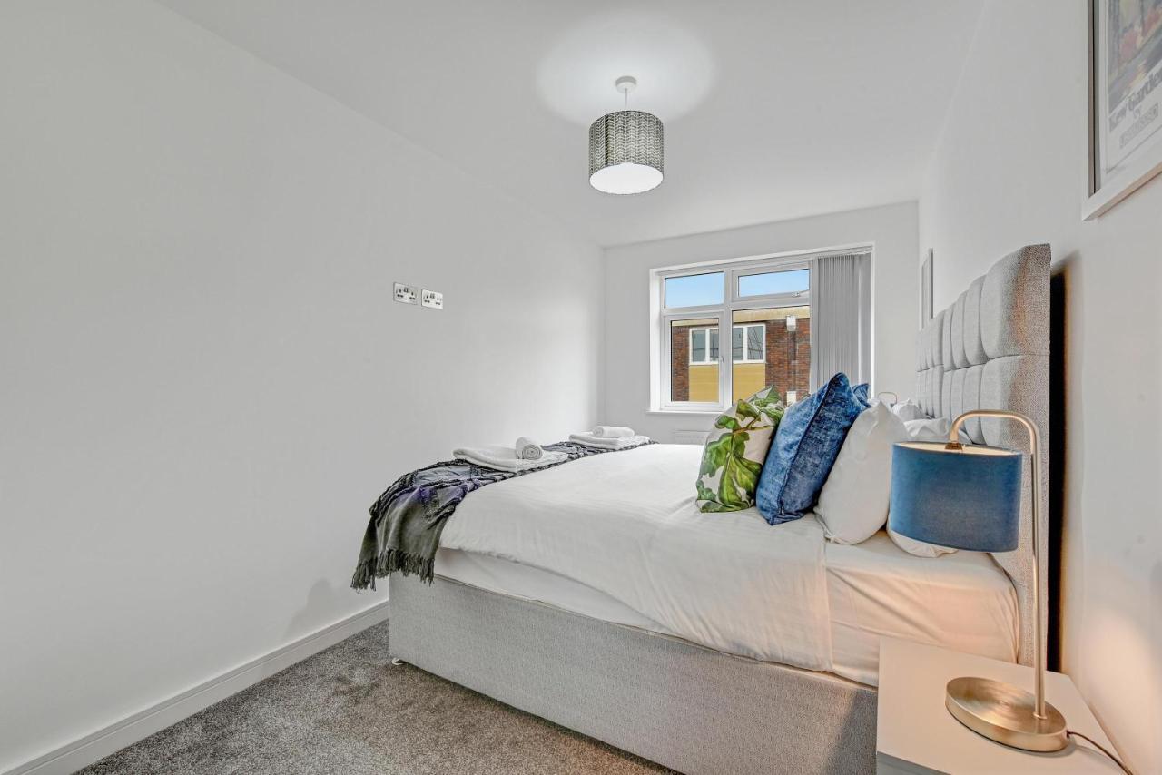 St Martins House Luxury 2 Bedroom Apartments Ruislip By 360Stays Eksteriør bilde