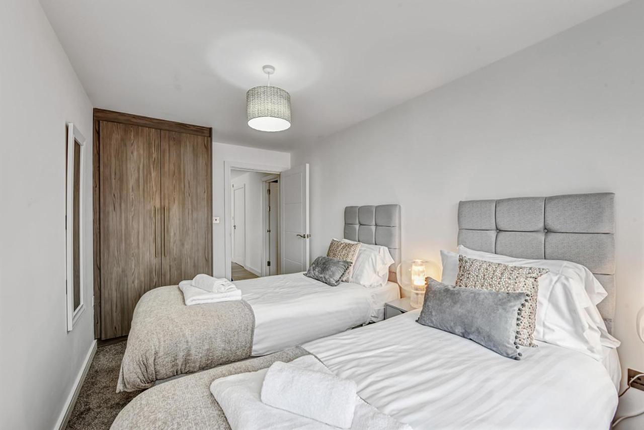 St Martins House Luxury 2 Bedroom Apartments Ruislip By 360Stays Eksteriør bilde