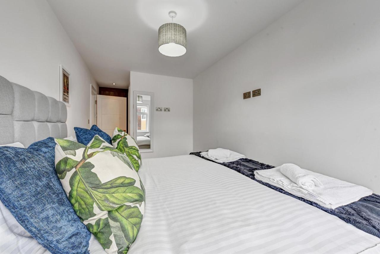 St Martins House Luxury 2 Bedroom Apartments Ruislip By 360Stays Eksteriør bilde