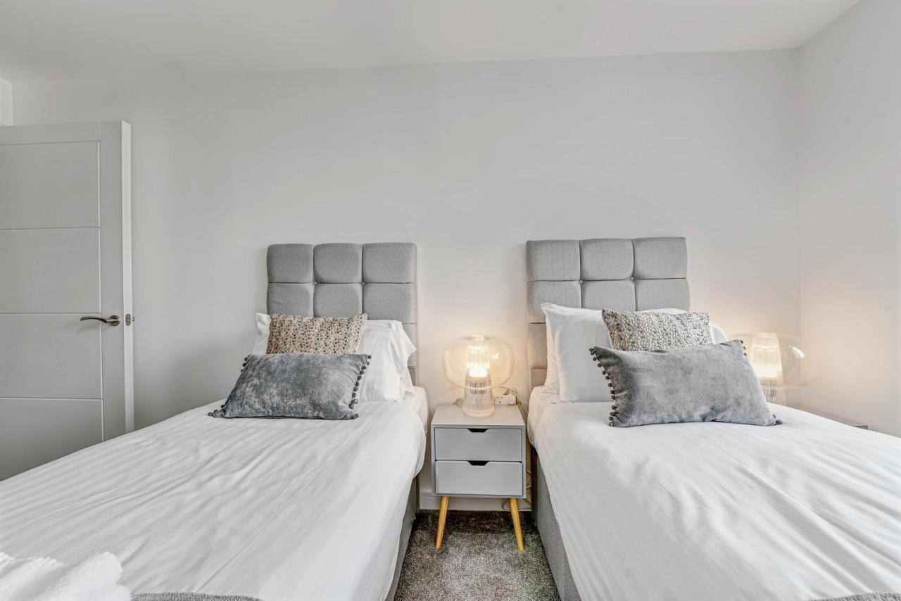 St Martins House Luxury 2 Bedroom Apartments Ruislip By 360Stays Eksteriør bilde