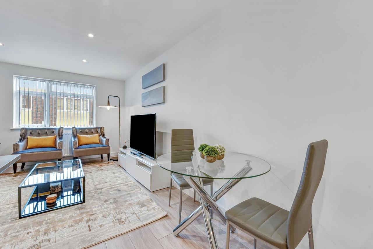 St Martins House Luxury 2 Bedroom Apartments Ruislip By 360Stays Eksteriør bilde