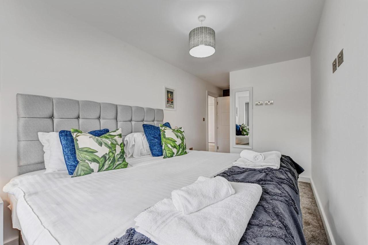 St Martins House Luxury 2 Bedroom Apartments Ruislip By 360Stays Eksteriør bilde