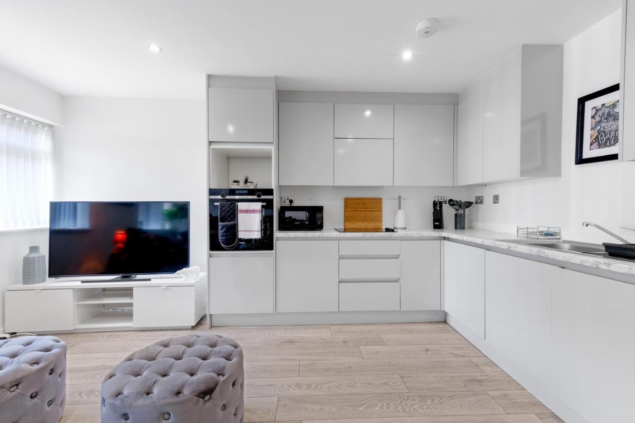 St Martins House Luxury 2 Bedroom Apartments Ruislip By 360Stays Eksteriør bilde