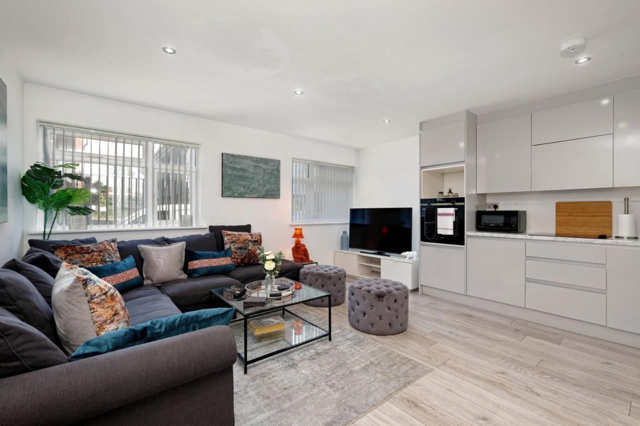 St Martins House Luxury 2 Bedroom Apartments Ruislip By 360Stays Eksteriør bilde