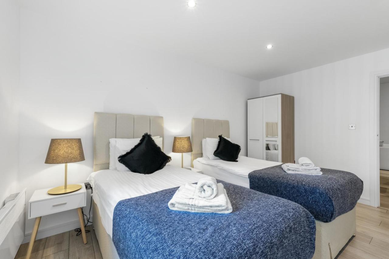 St Martins House Luxury 2 Bedroom Apartments Ruislip By 360Stays Eksteriør bilde