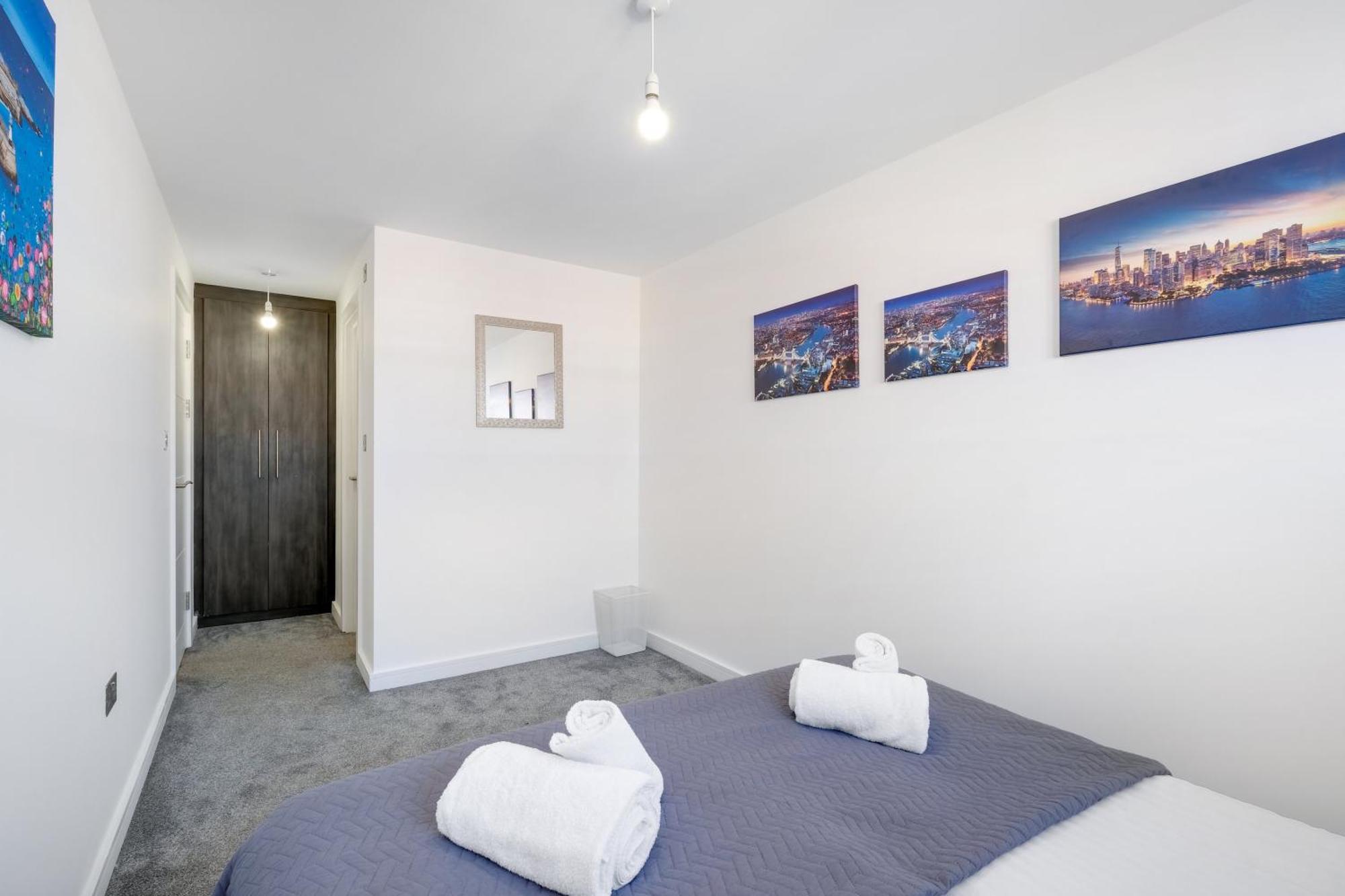 St Martins House Luxury 2 Bedroom Apartments Ruislip By 360Stays Eksteriør bilde