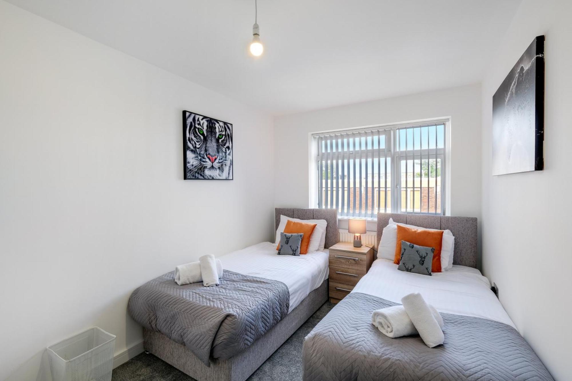 St Martins House Luxury 2 Bedroom Apartments Ruislip By 360Stays Eksteriør bilde