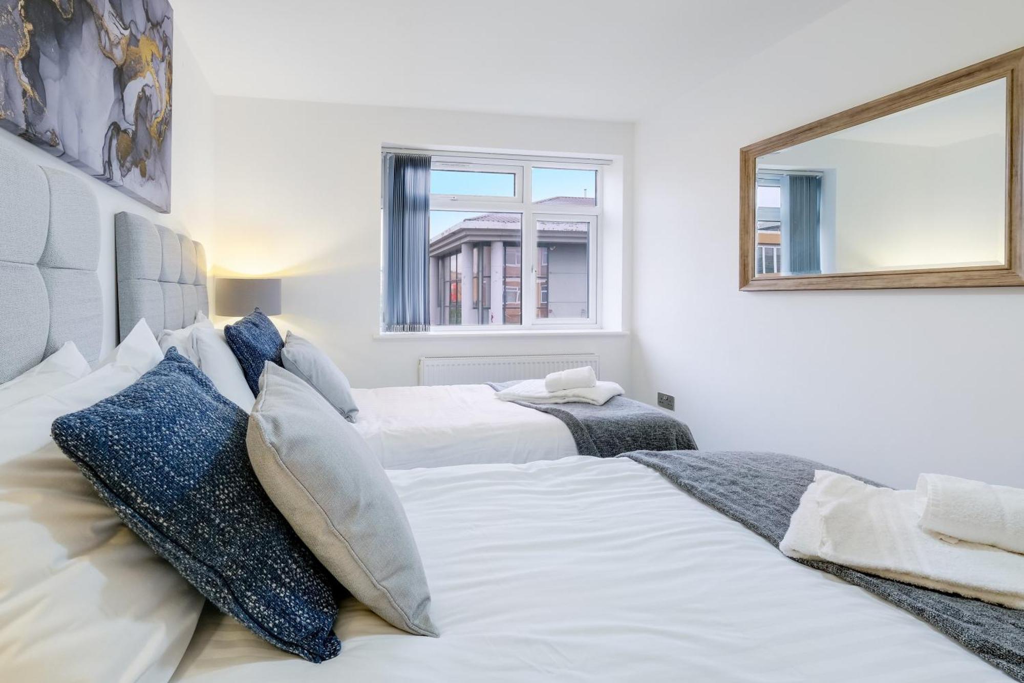 St Martins House Luxury 2 Bedroom Apartments Ruislip By 360Stays Eksteriør bilde