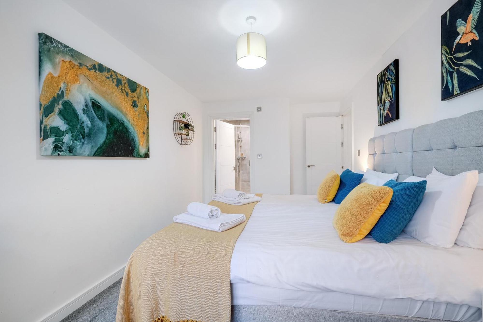 St Martins House Luxury 2 Bedroom Apartments Ruislip By 360Stays Eksteriør bilde