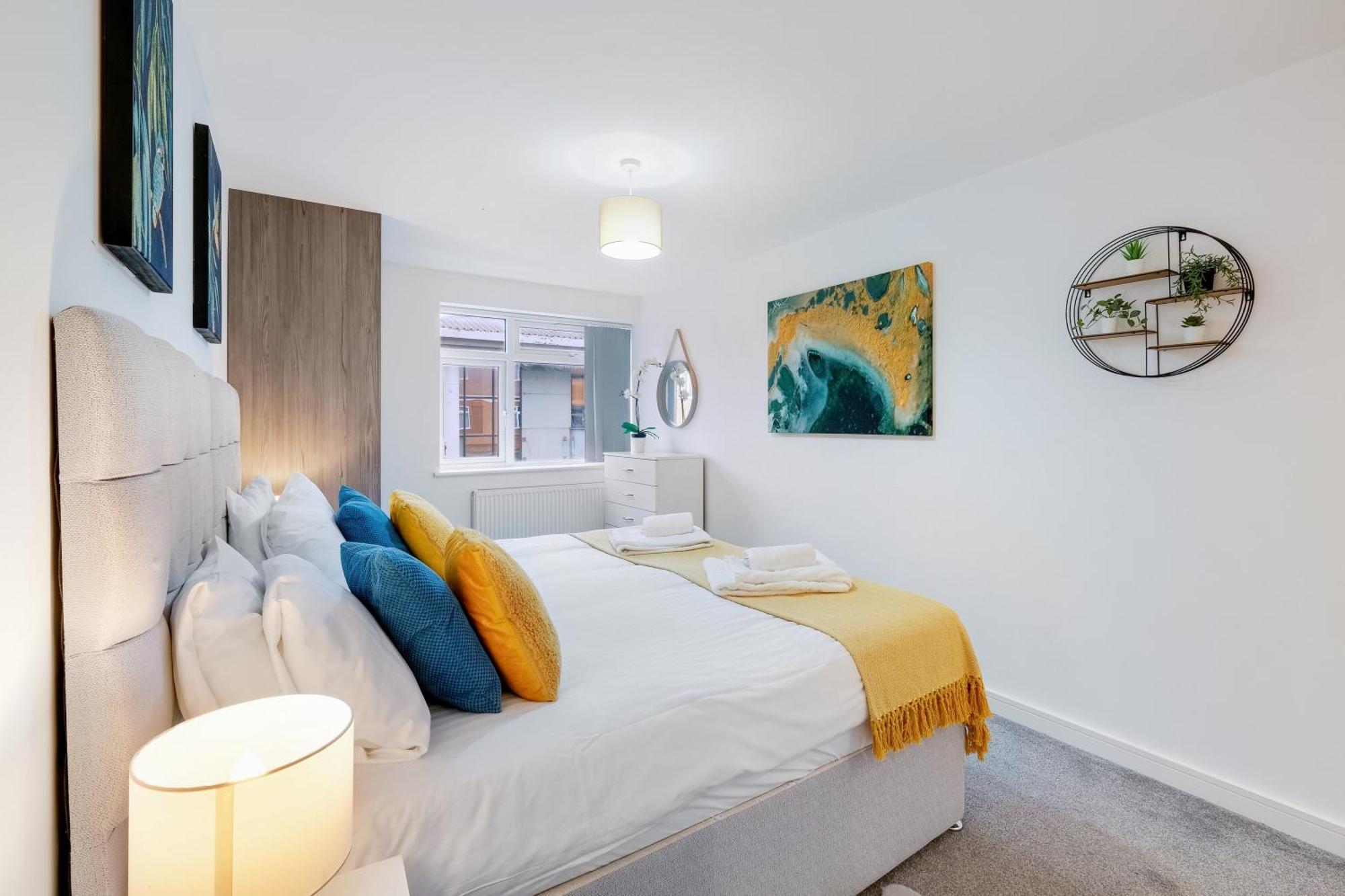 St Martins House Luxury 2 Bedroom Apartments Ruislip By 360Stays Eksteriør bilde