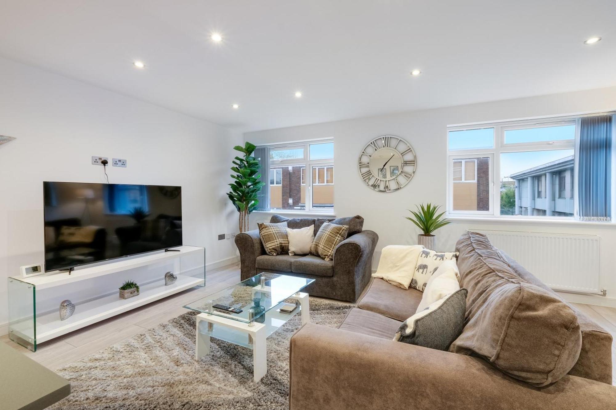 St Martins House Luxury 2 Bedroom Apartments Ruislip By 360Stays Eksteriør bilde