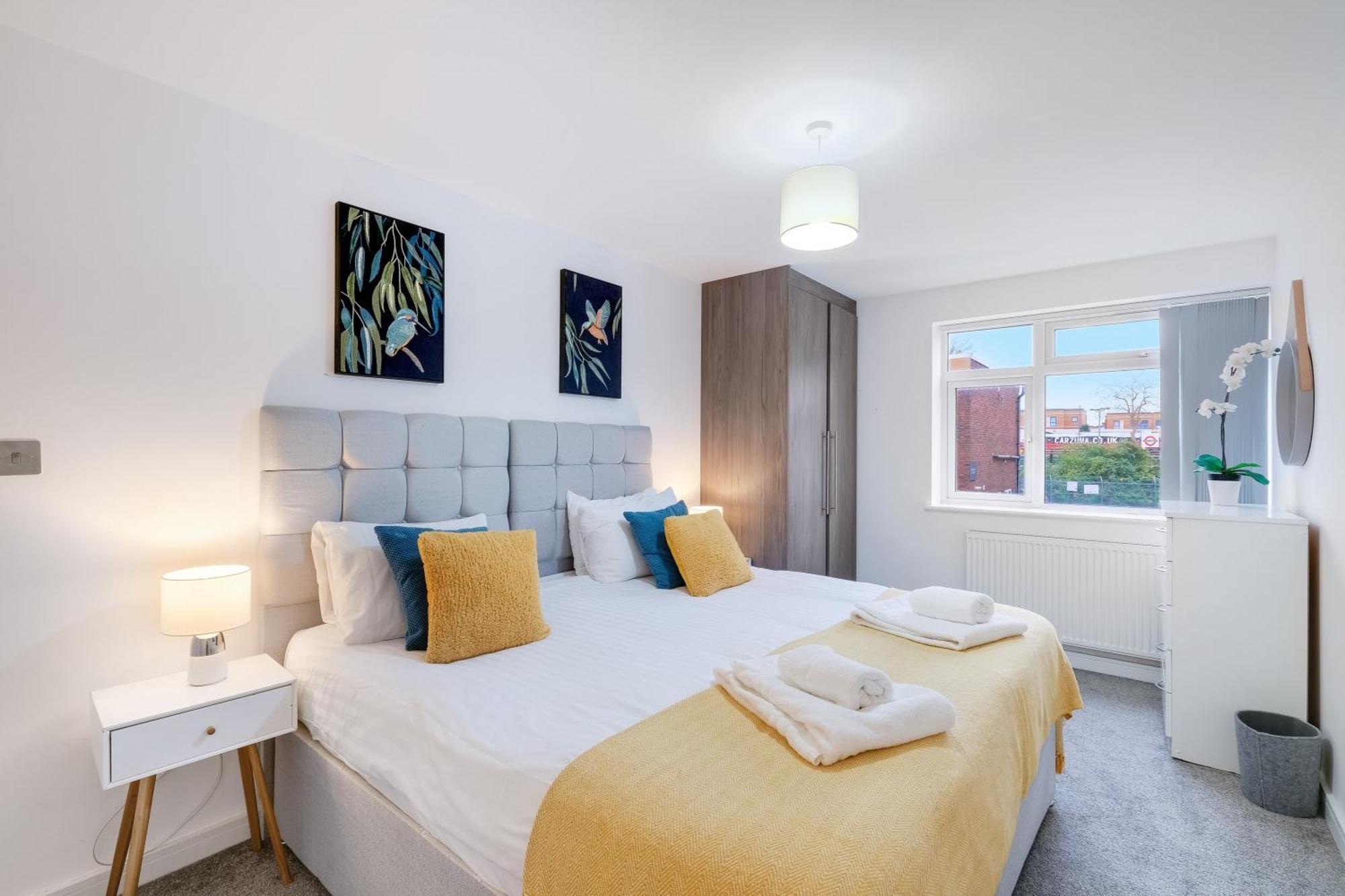 St Martins House Luxury 2 Bedroom Apartments Ruislip By 360Stays Eksteriør bilde