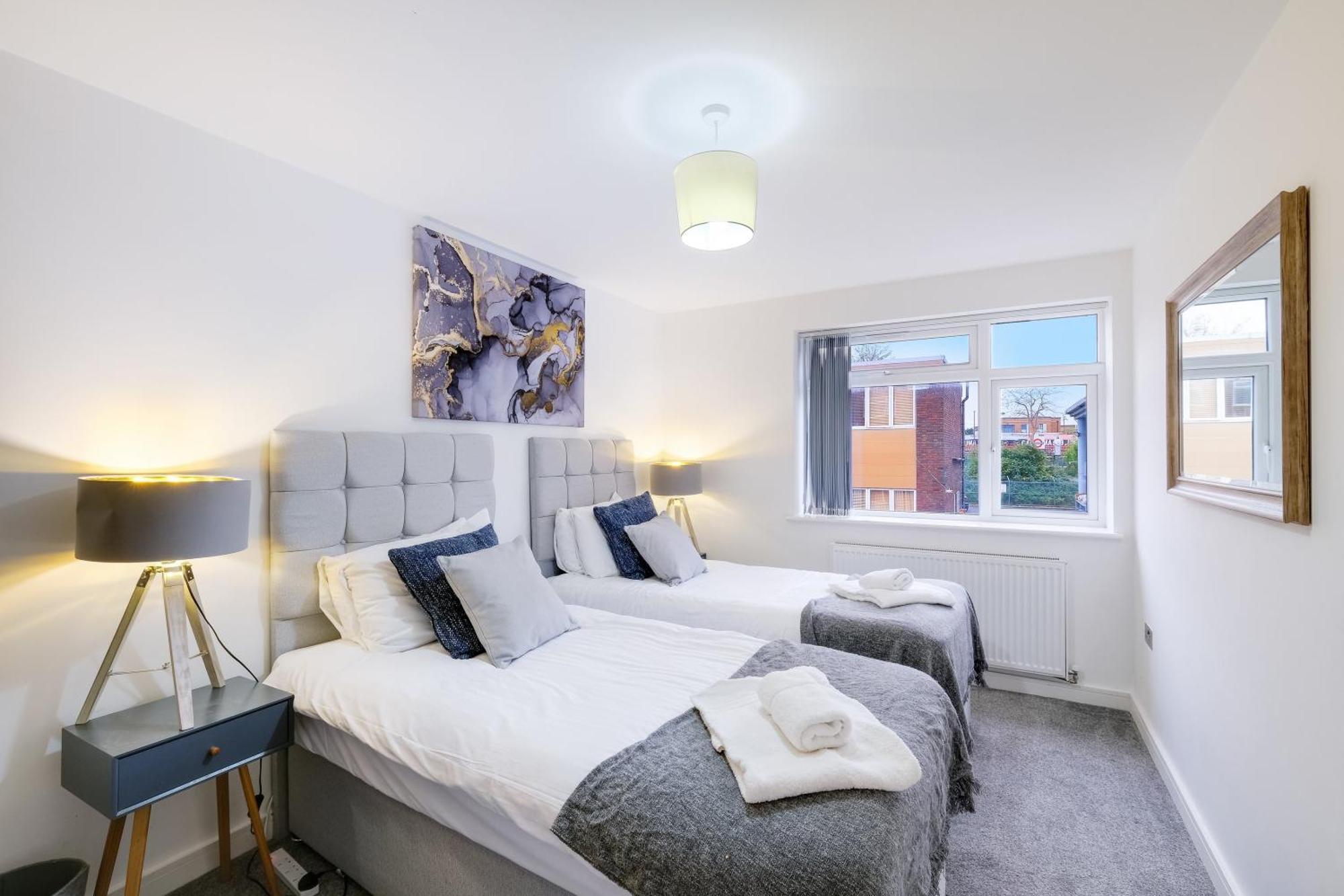 St Martins House Luxury 2 Bedroom Apartments Ruislip By 360Stays Eksteriør bilde