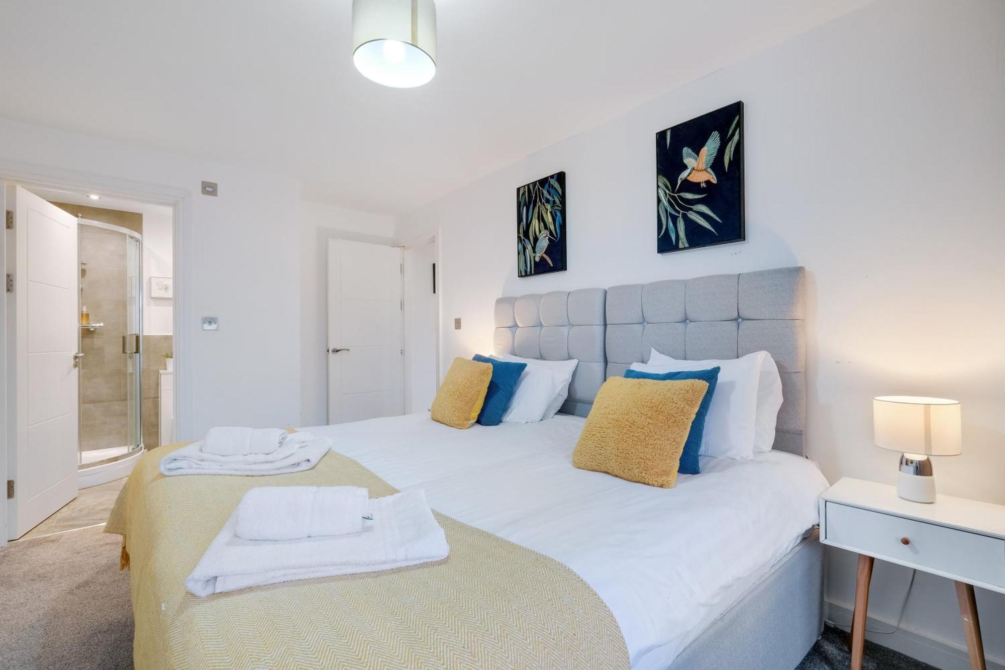 St Martins House Luxury 2 Bedroom Apartments Ruislip By 360Stays Eksteriør bilde