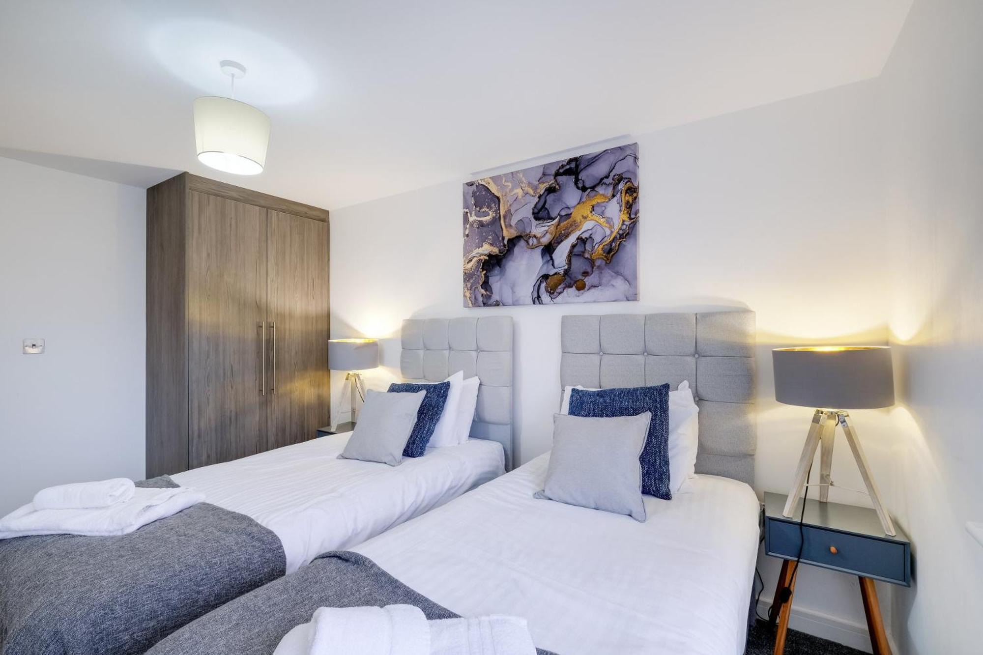 St Martins House Luxury 2 Bedroom Apartments Ruislip By 360Stays Eksteriør bilde