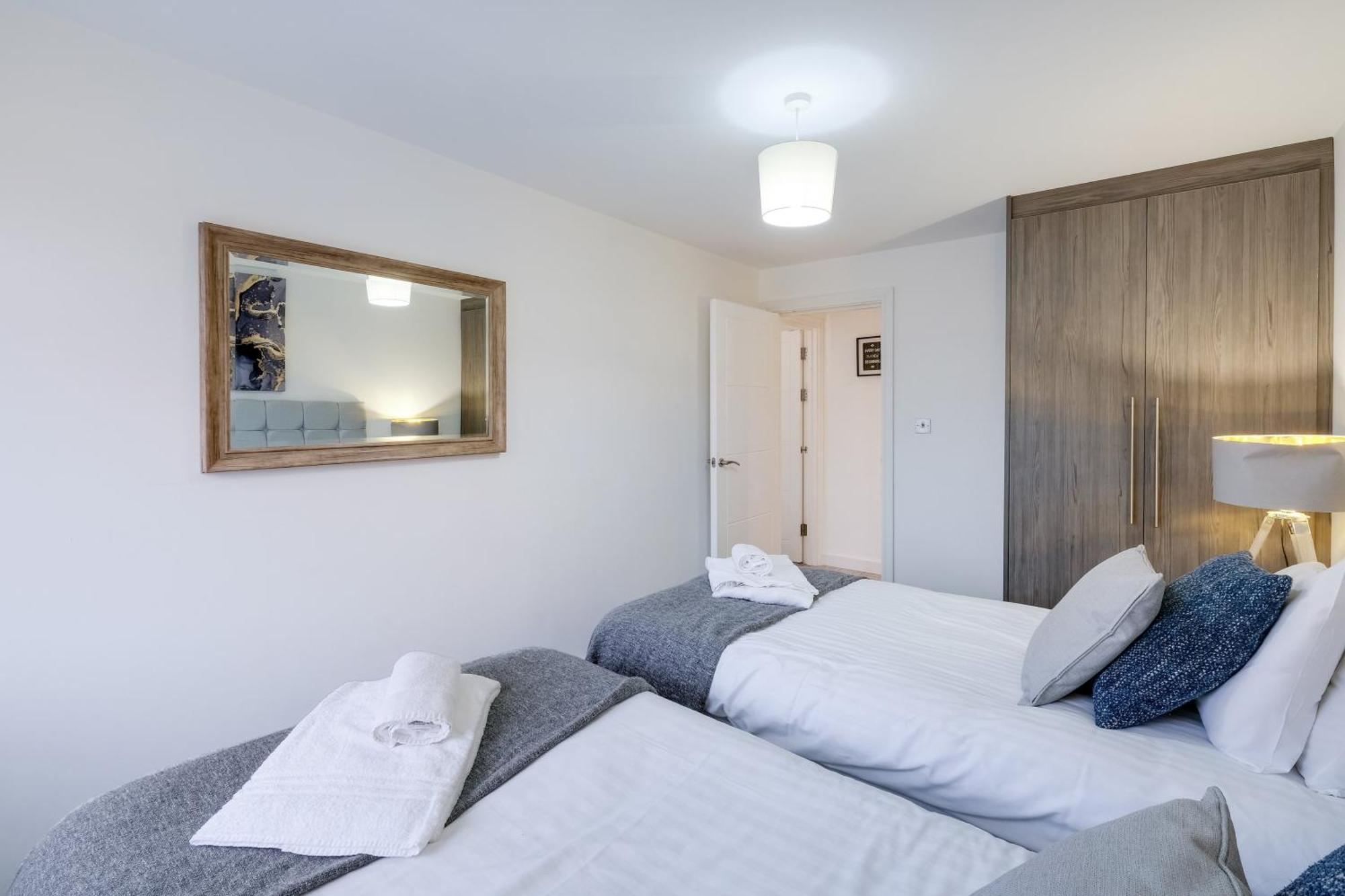 St Martins House Luxury 2 Bedroom Apartments Ruislip By 360Stays Eksteriør bilde