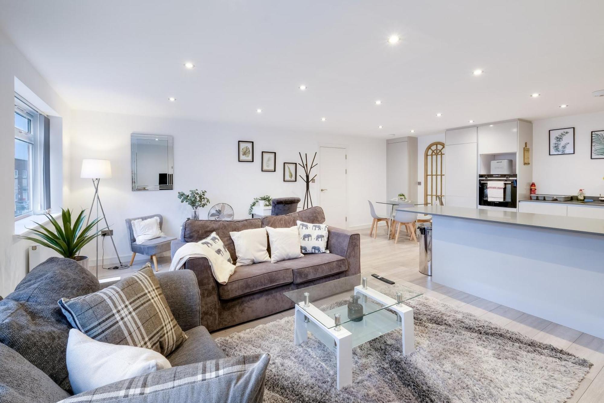 St Martins House Luxury 2 Bedroom Apartments Ruislip By 360Stays Eksteriør bilde