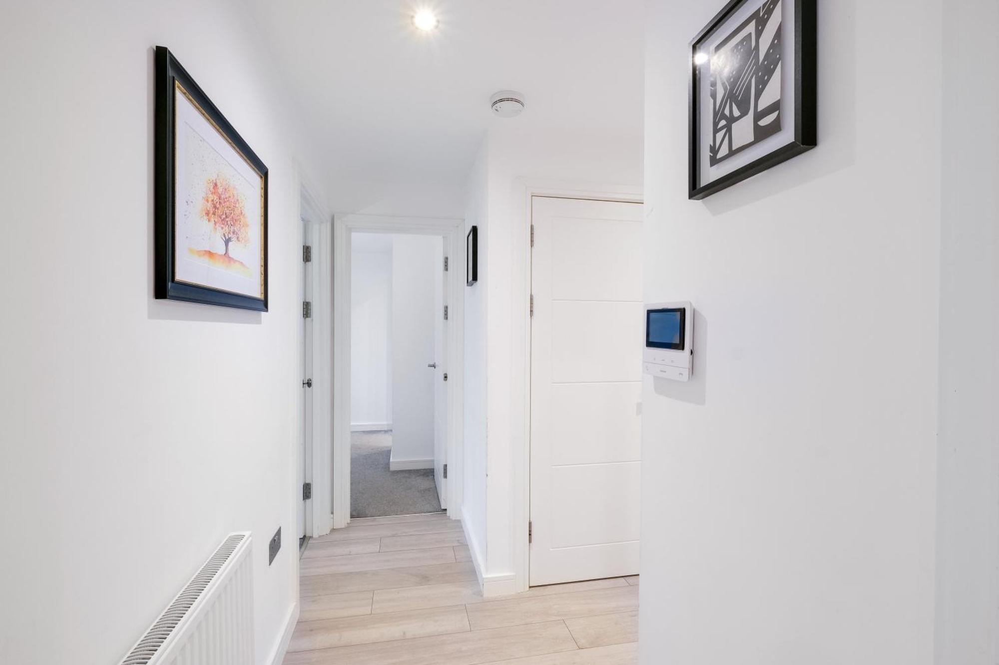 St Martins House Luxury 2 Bedroom Apartments Ruislip By 360Stays Eksteriør bilde